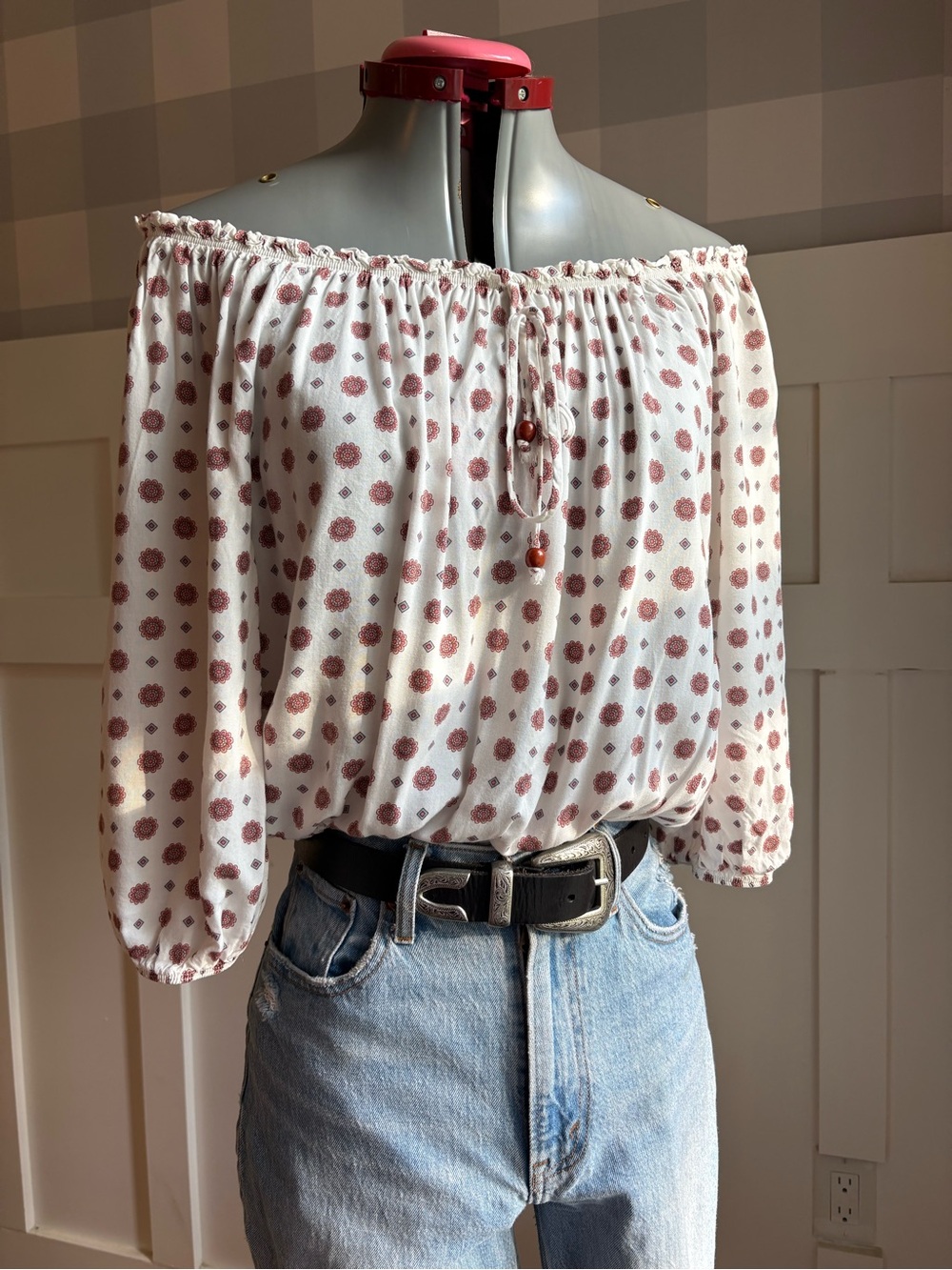 Free Kisses Off-Shoulder Cream Blouse with Red Dot Print XL - Picture 7 of 7